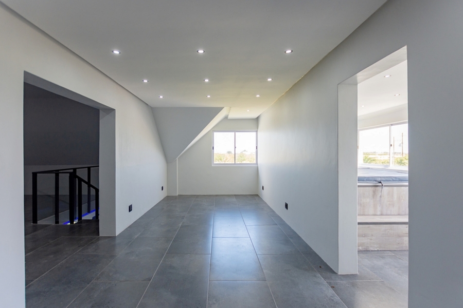 9 Bedroom Property for Sale in Long Acres Country Estate Western Cape